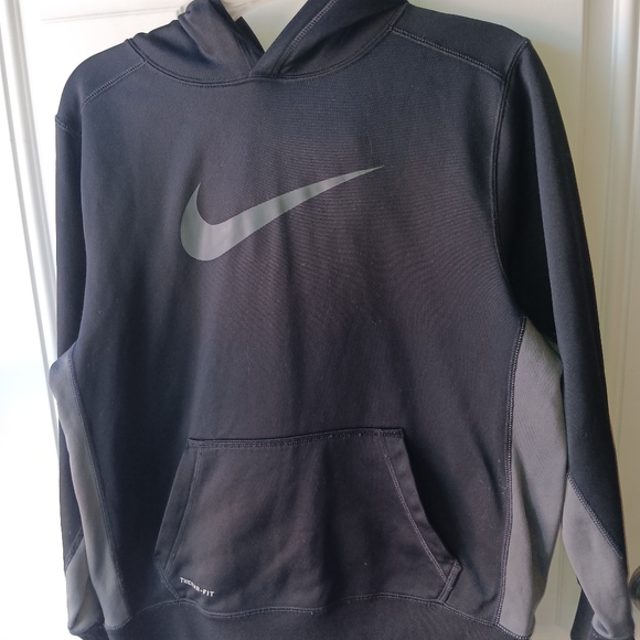 Boys black and gray pull over nike hoodie size 10/12 - Picture 2 of 4
